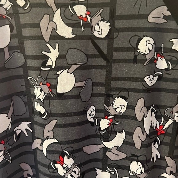 LuLaRoe Woman’s Disney Donald Duck Black Gray White 3/4 Sleeve Top Large Cute - Picture 3 of 10